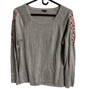 Belk Pullover Sweater Women Medium Gray Embroidered Round Neck Embroidered